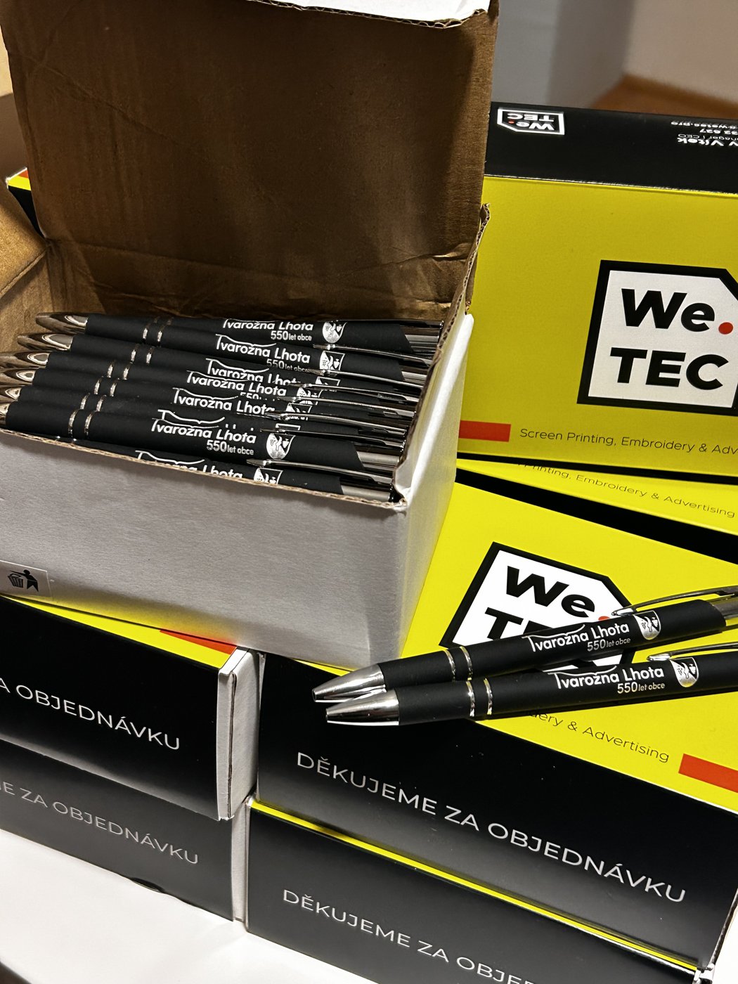 propiska s logem We.TEC 44